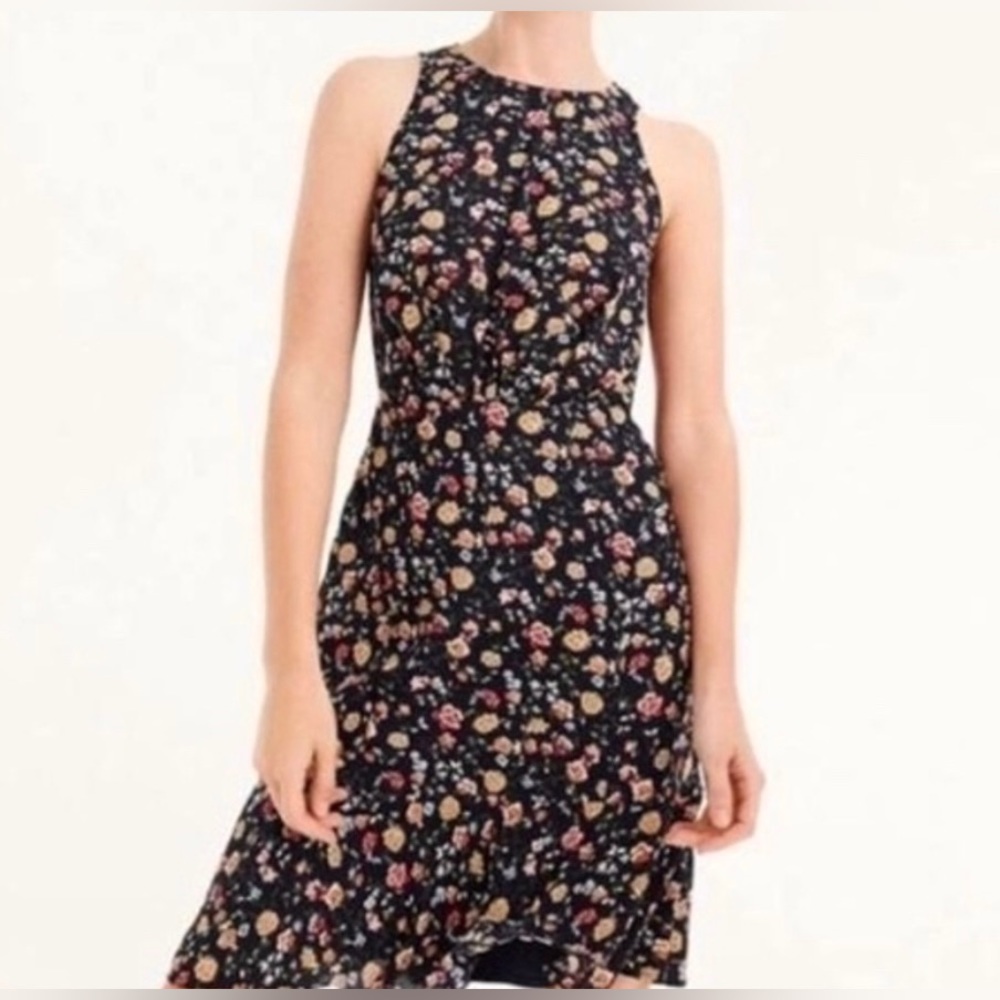 J Crew Mercantile 90’s Navy Floral Ruched Waist
Dress size 6